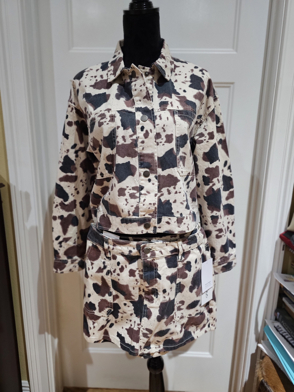 Womens 2-piece Cow-Print Denim Jacket & Skirt, NWT